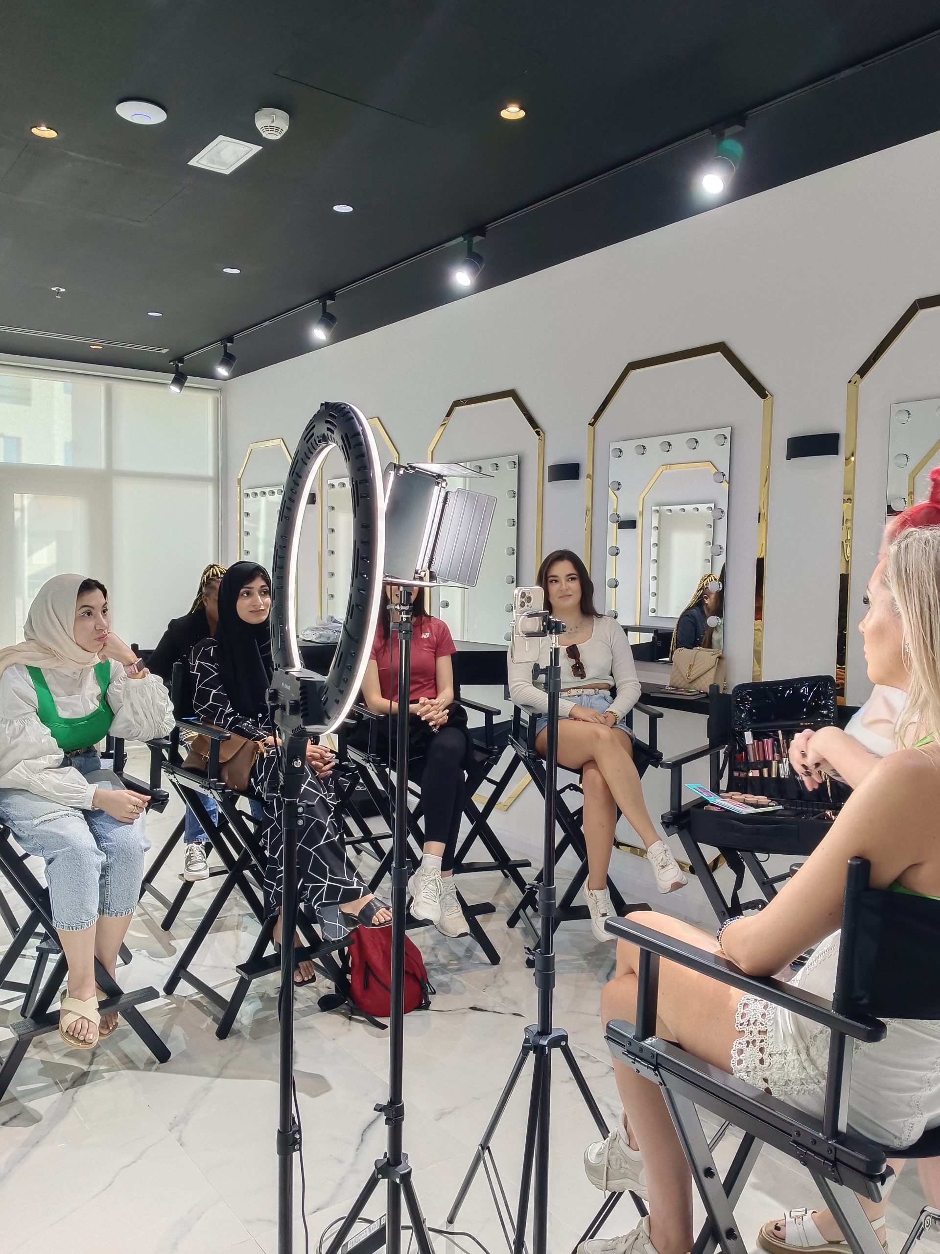 filter: 0; fileterIntensity: 0.0; filterMask: 0; captureOrientation: 90; module: photo; 
hw-remosaic: false; 
touch: (-1.0, -1.0); 
modeInfo: HDR ; 
sceneMode: 2; 
cct_value: 5843; 
AI_Scene: (-1, -1); 
aec_lux: 74.0; 
aec_lux_index: 0; 
hist255: 0.0; 
hist252~255: 0.0; 
hist0~15: 0.0; 
albedo:  ; 
confidence:  ; 
motionLevel: 0; 
weatherinfo: null; 
temperature: 35;